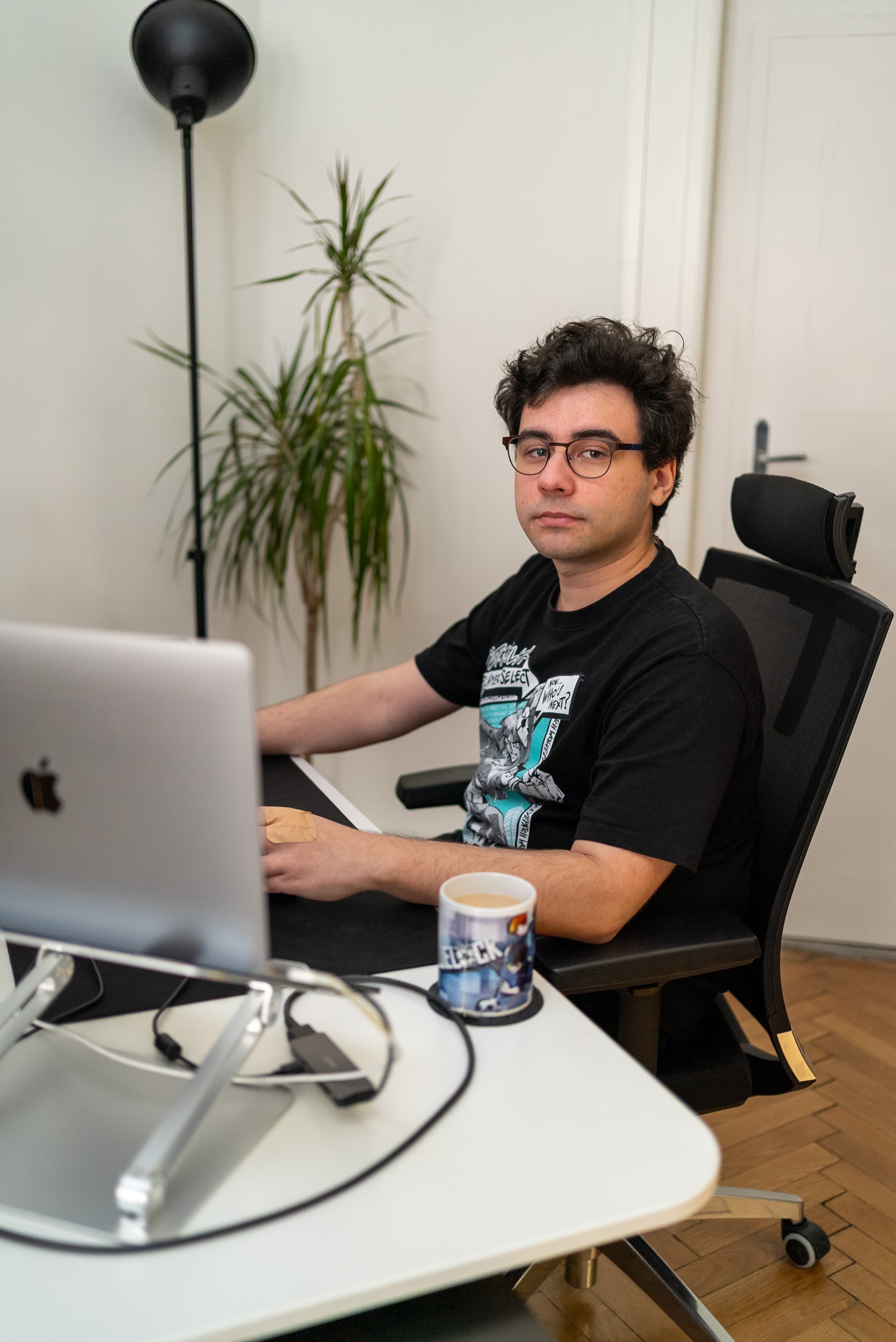 Teammitglied von Studio Helga bei der Arbeit